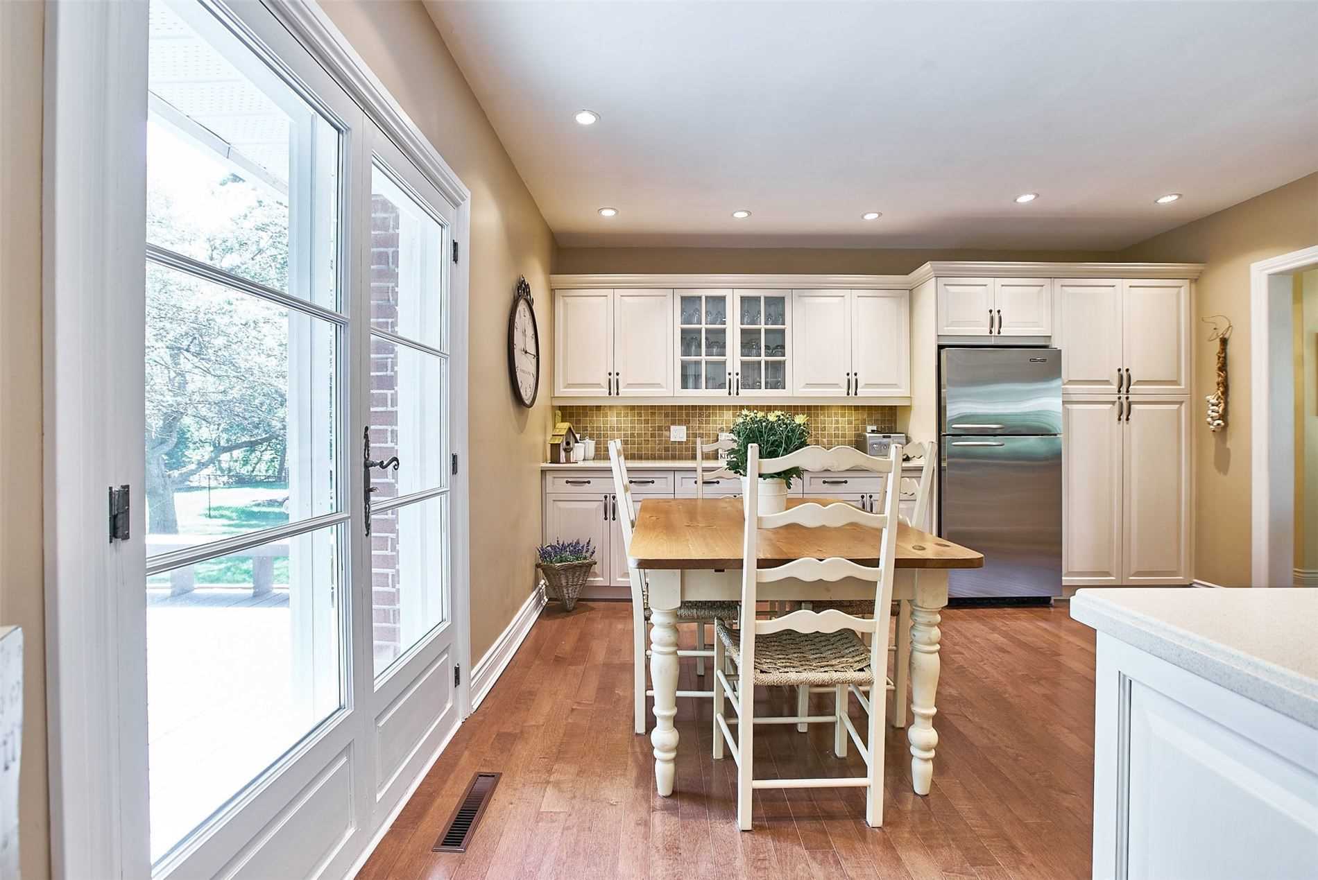 15 Hawkridge Ave