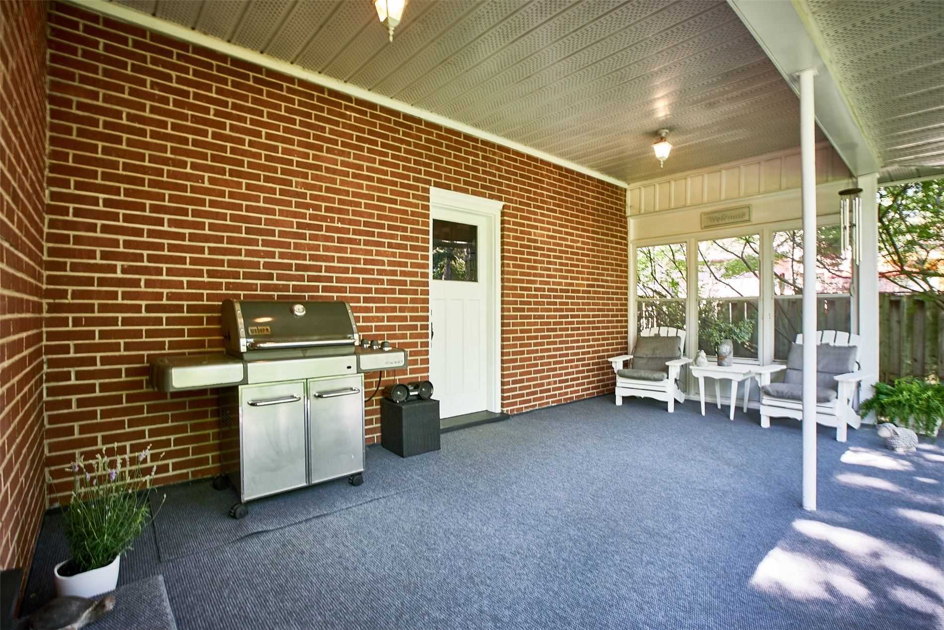 15 Hawkridge Ave