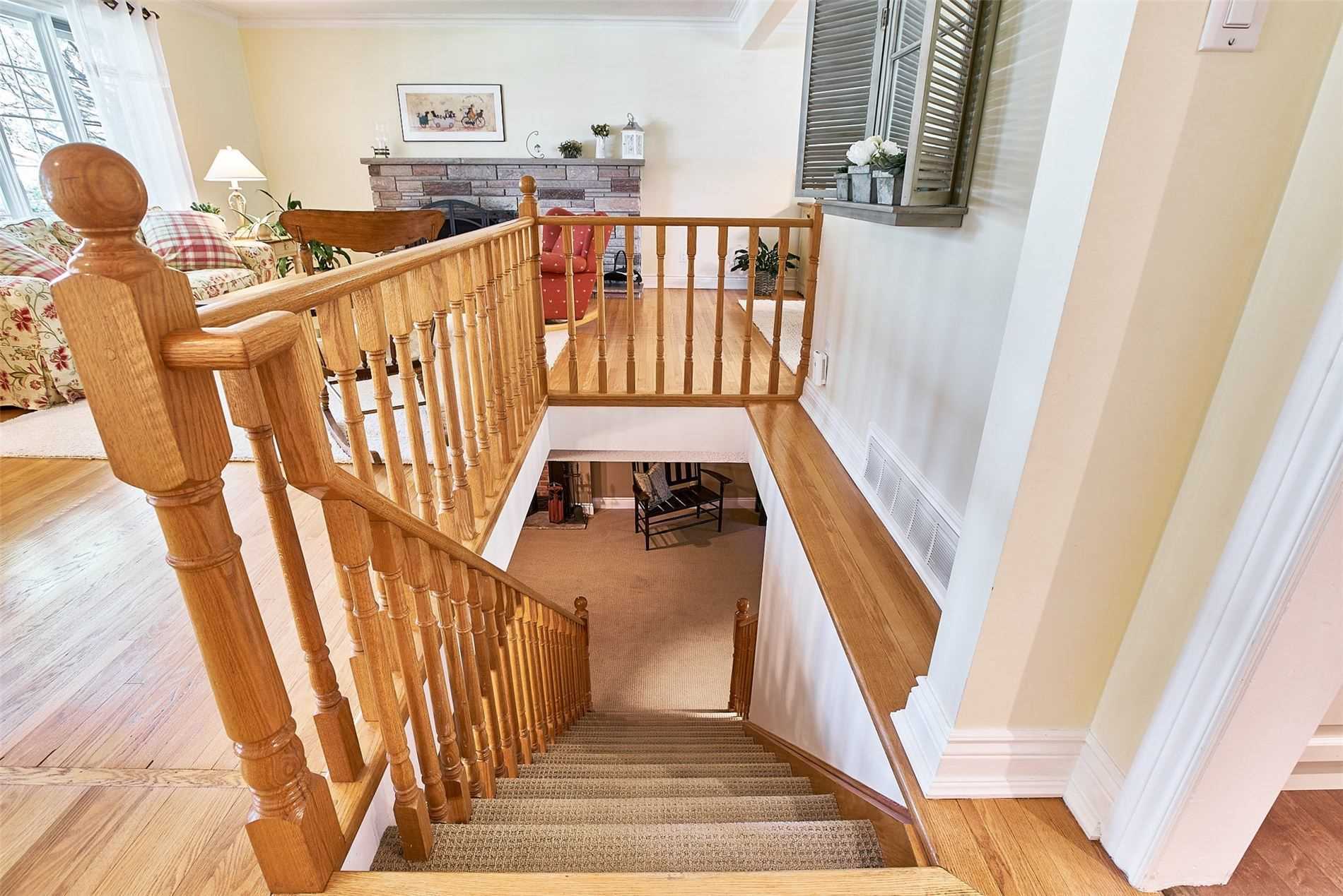 15 Hawkridge Ave