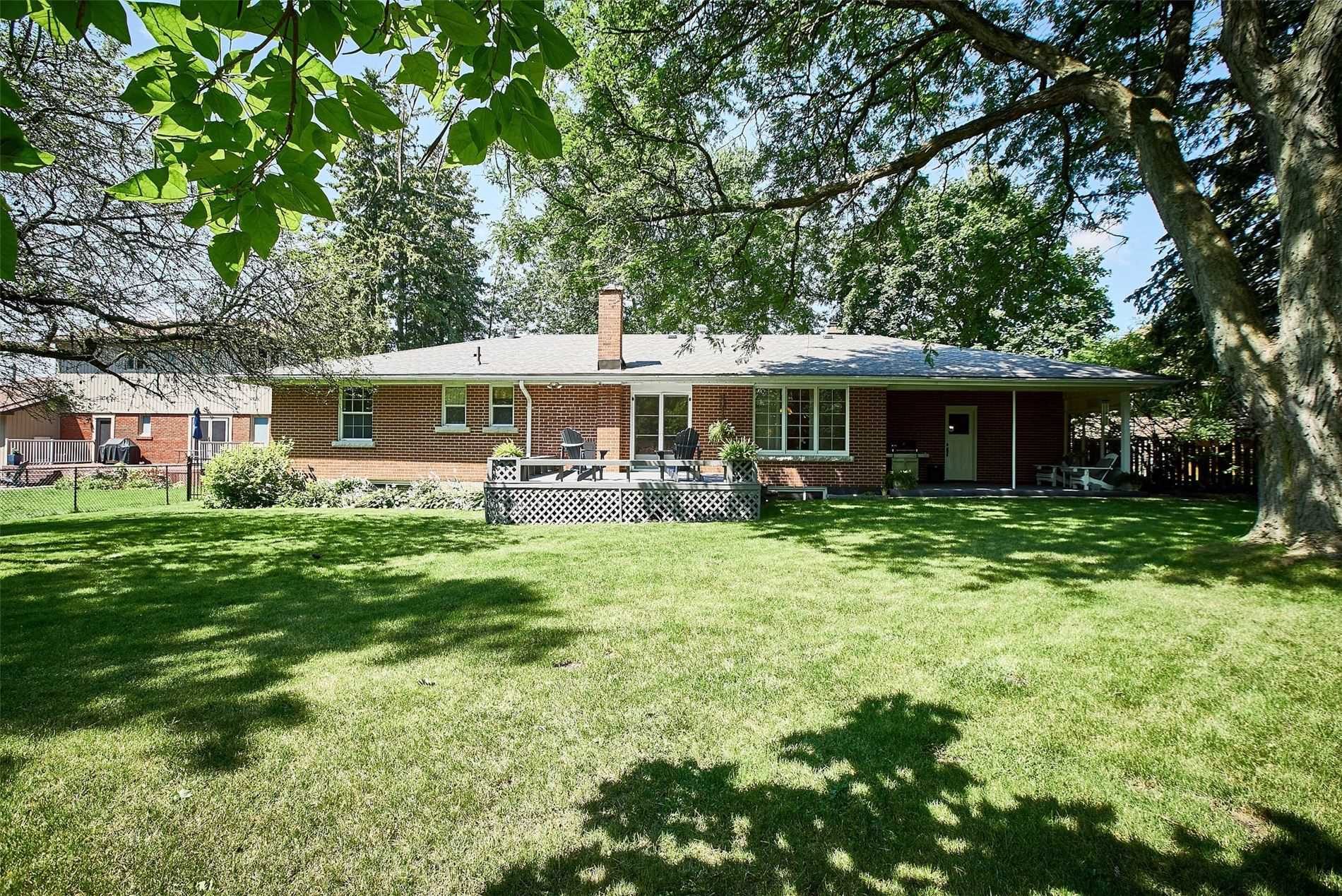 15 Hawkridge Ave
