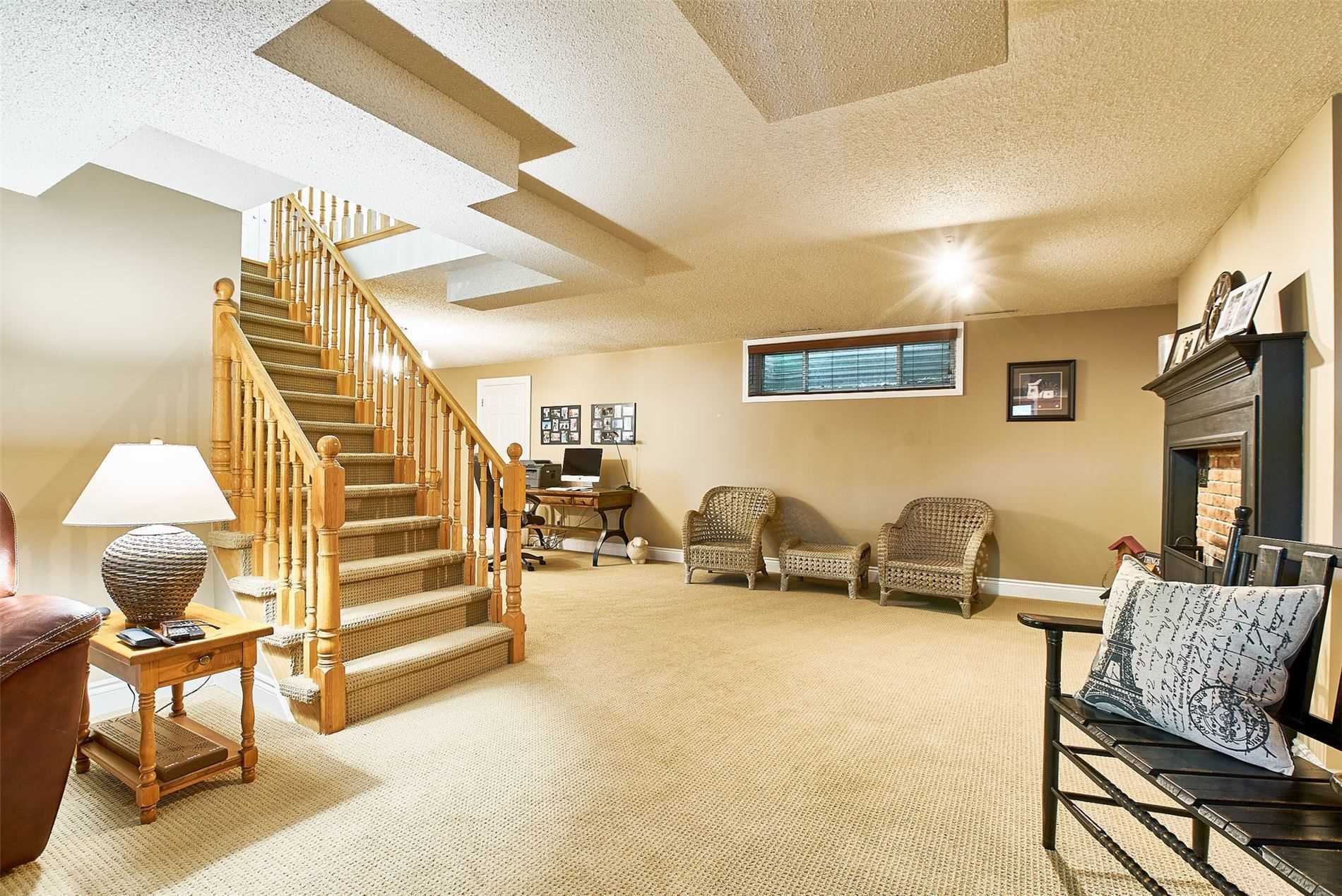 15 Hawkridge Ave