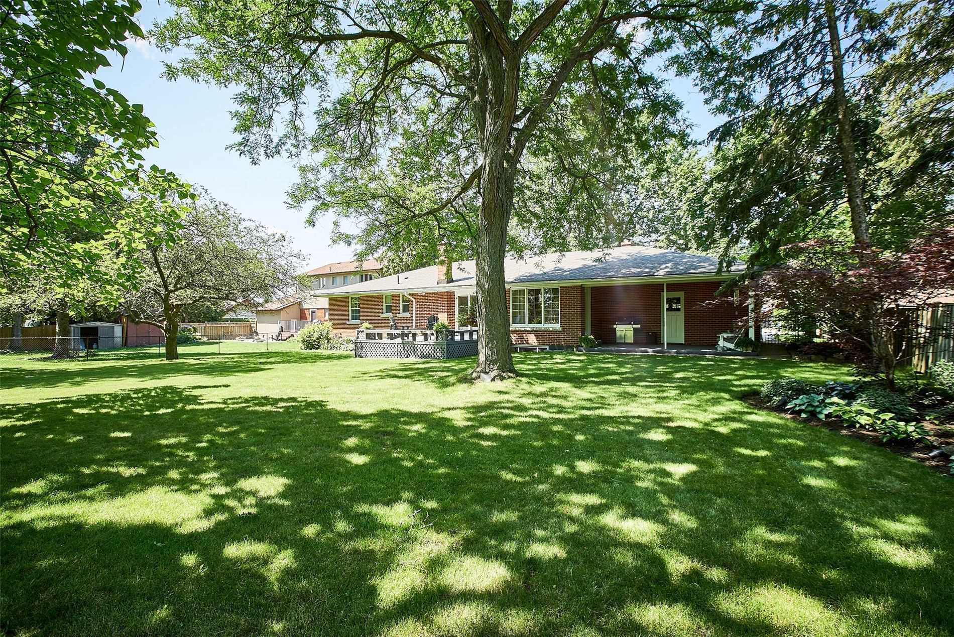 15 Hawkridge Ave