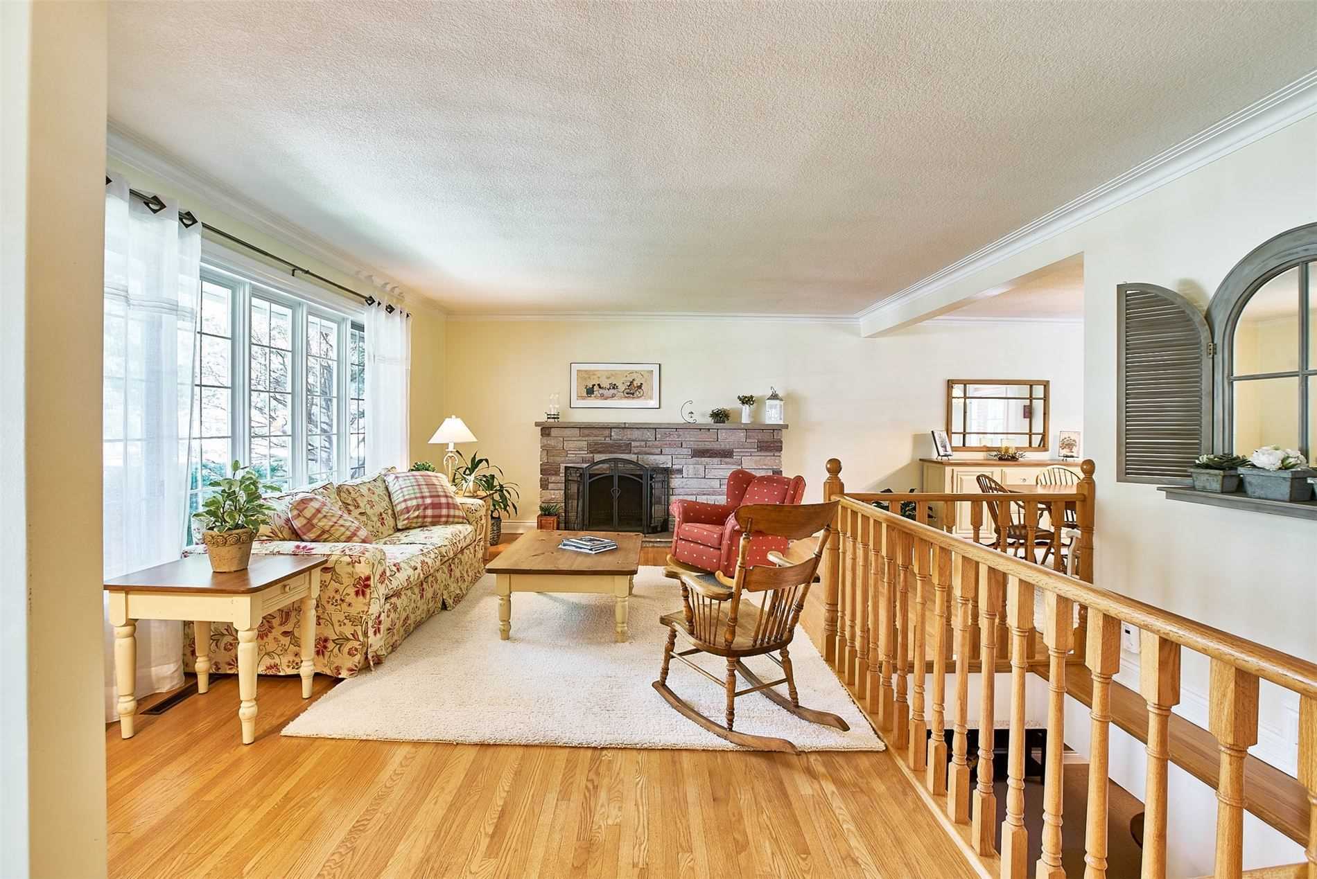 15 Hawkridge Ave