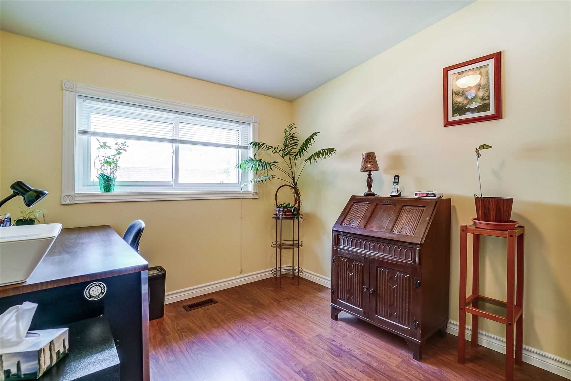 89 Murray Dr