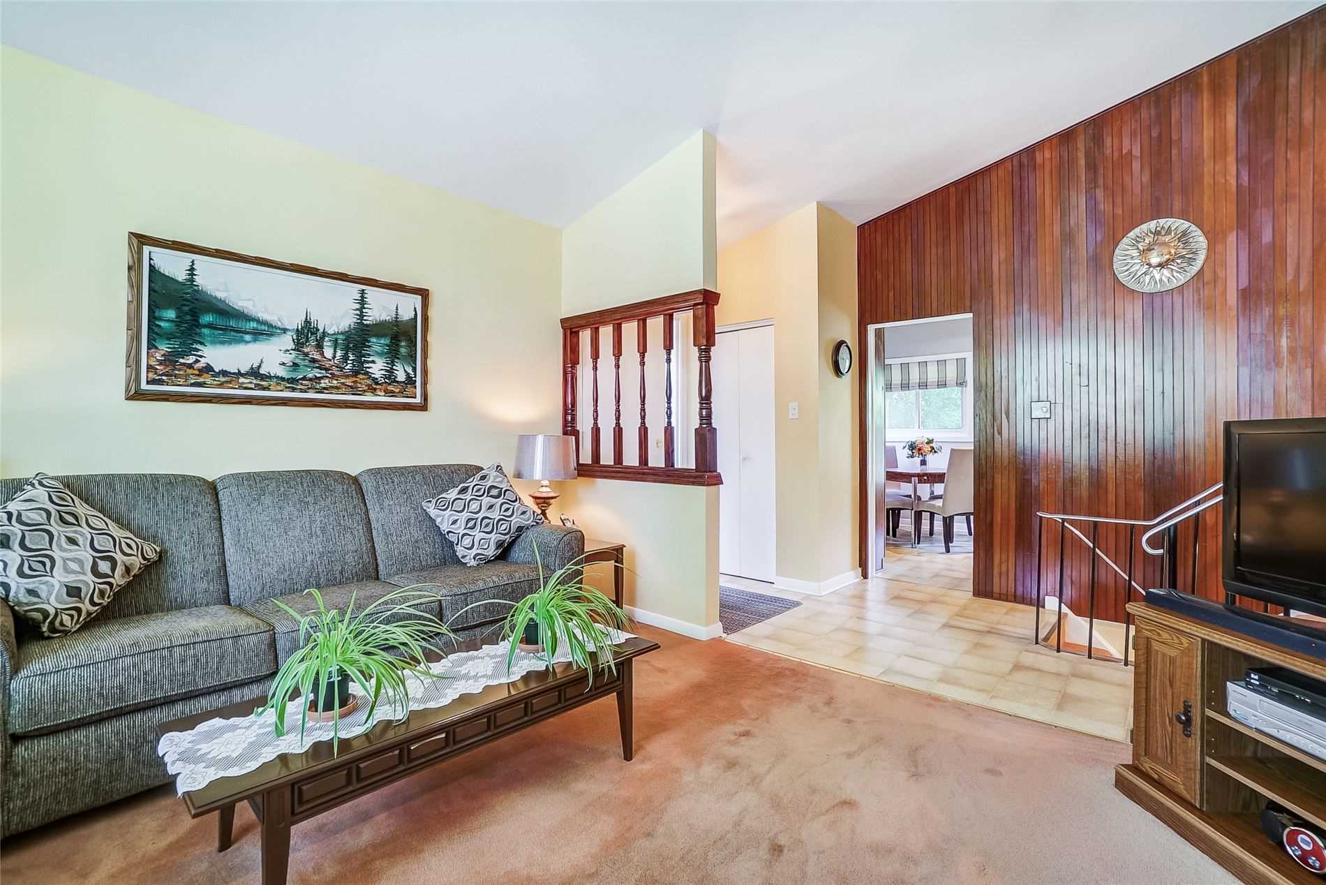 89 Murray Dr