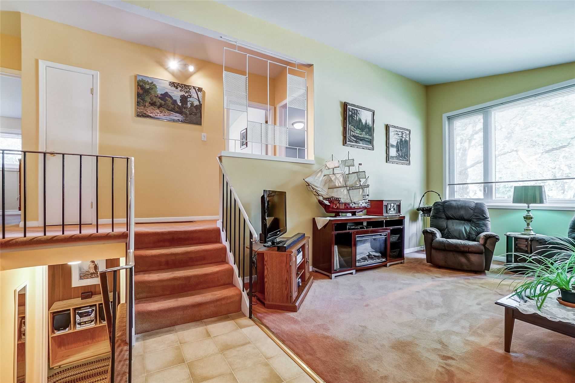 89 Murray Dr