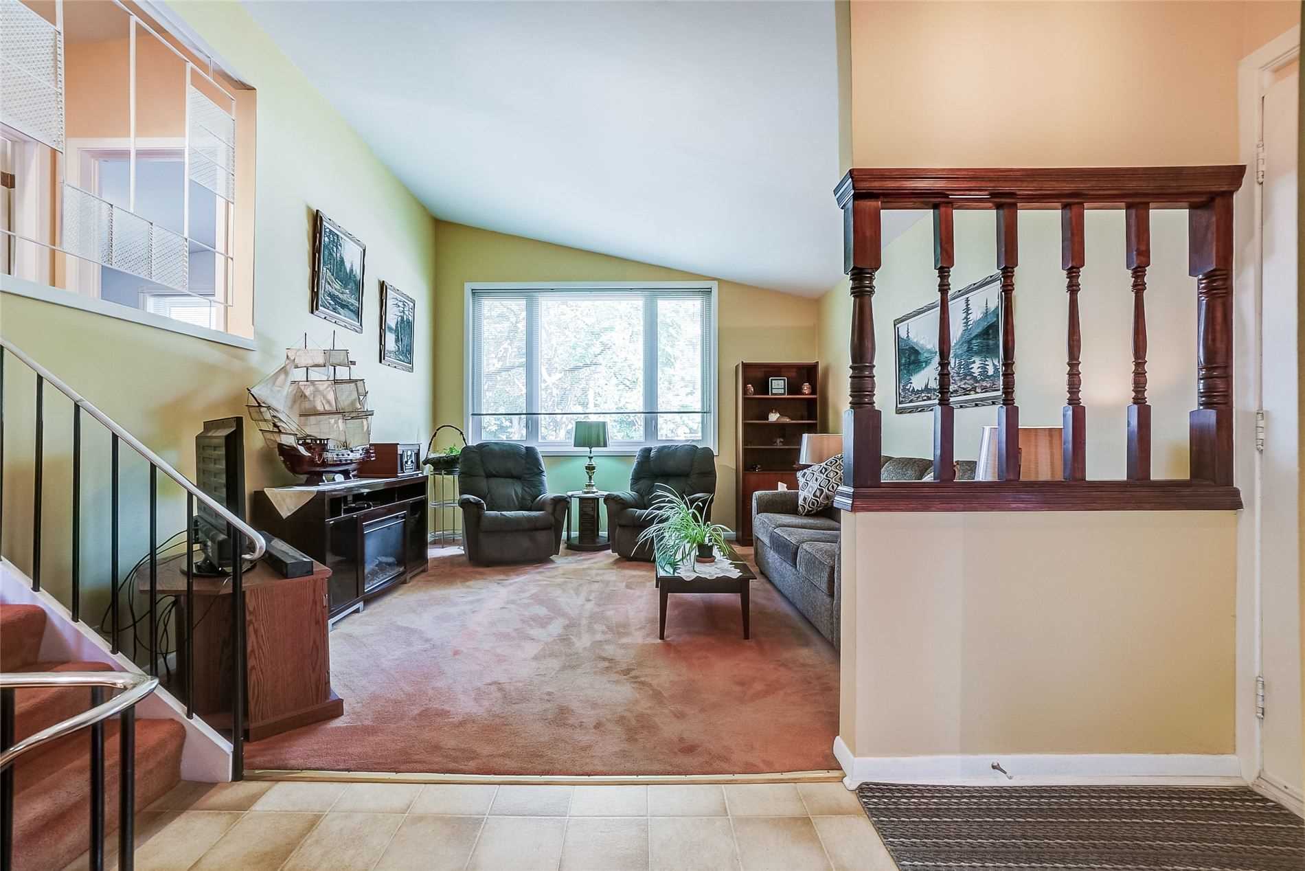 89 Murray Dr