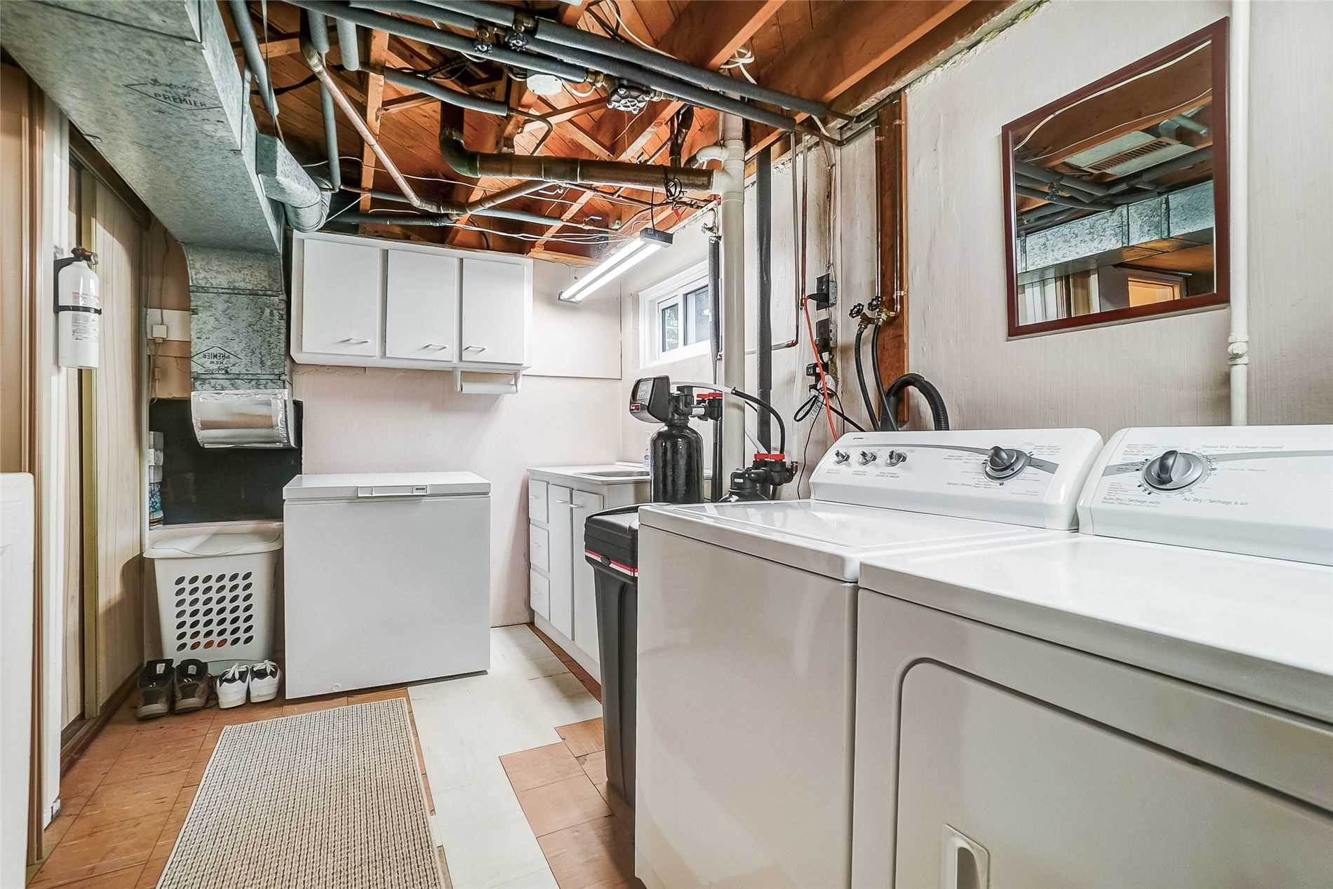 89 Murray Dr