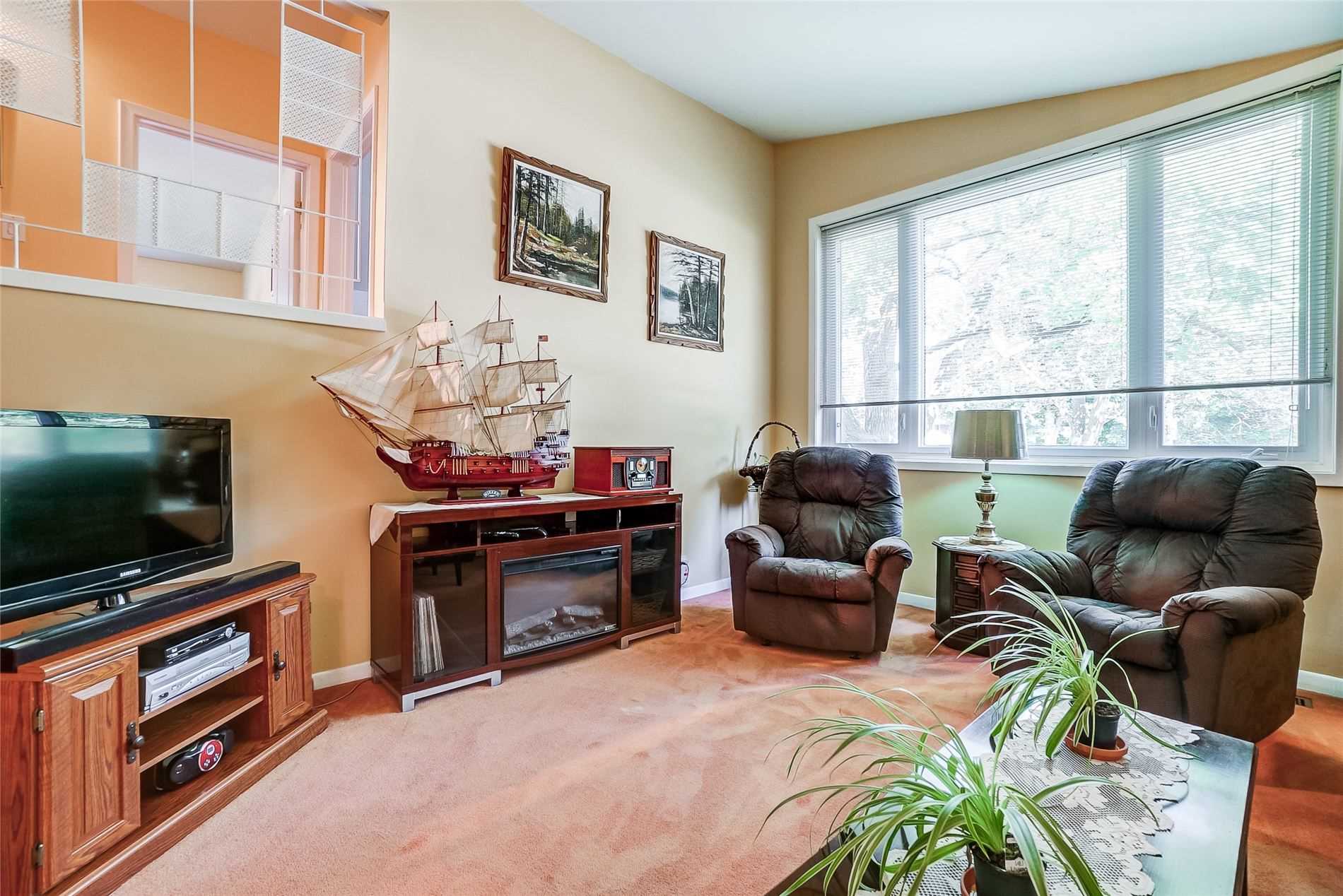 89 Murray Dr