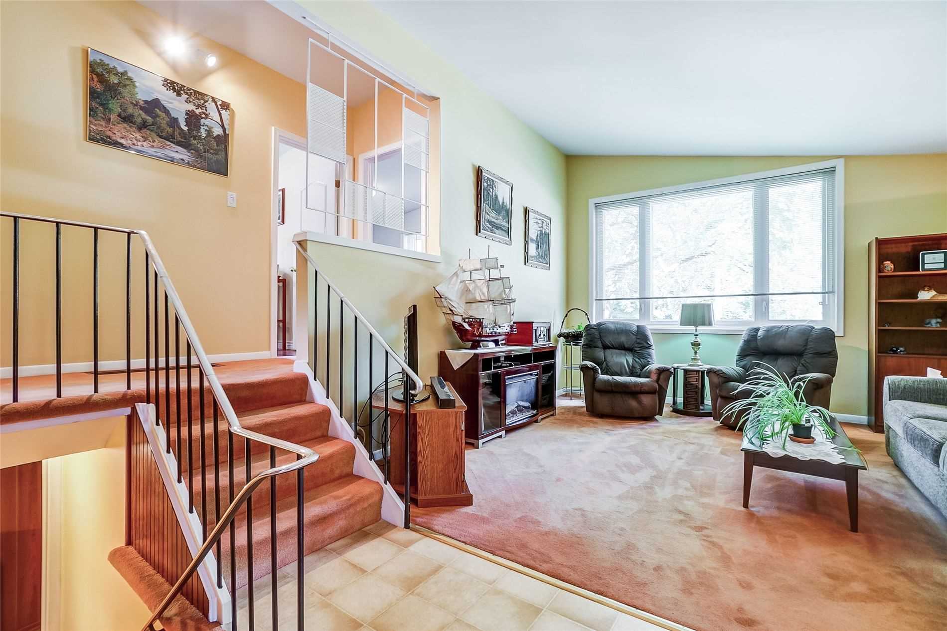 89 Murray Dr