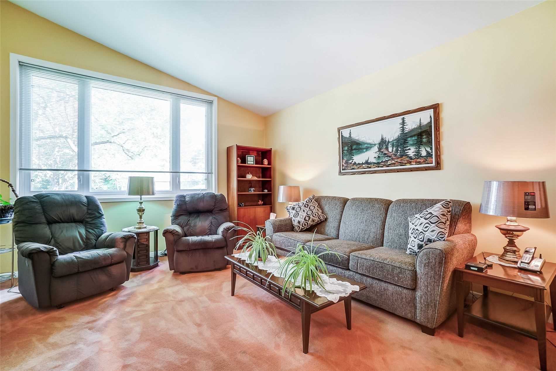 89 Murray Dr
