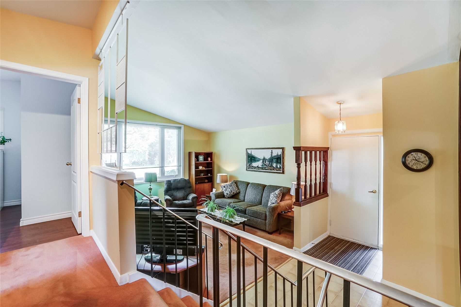 89 Murray Dr