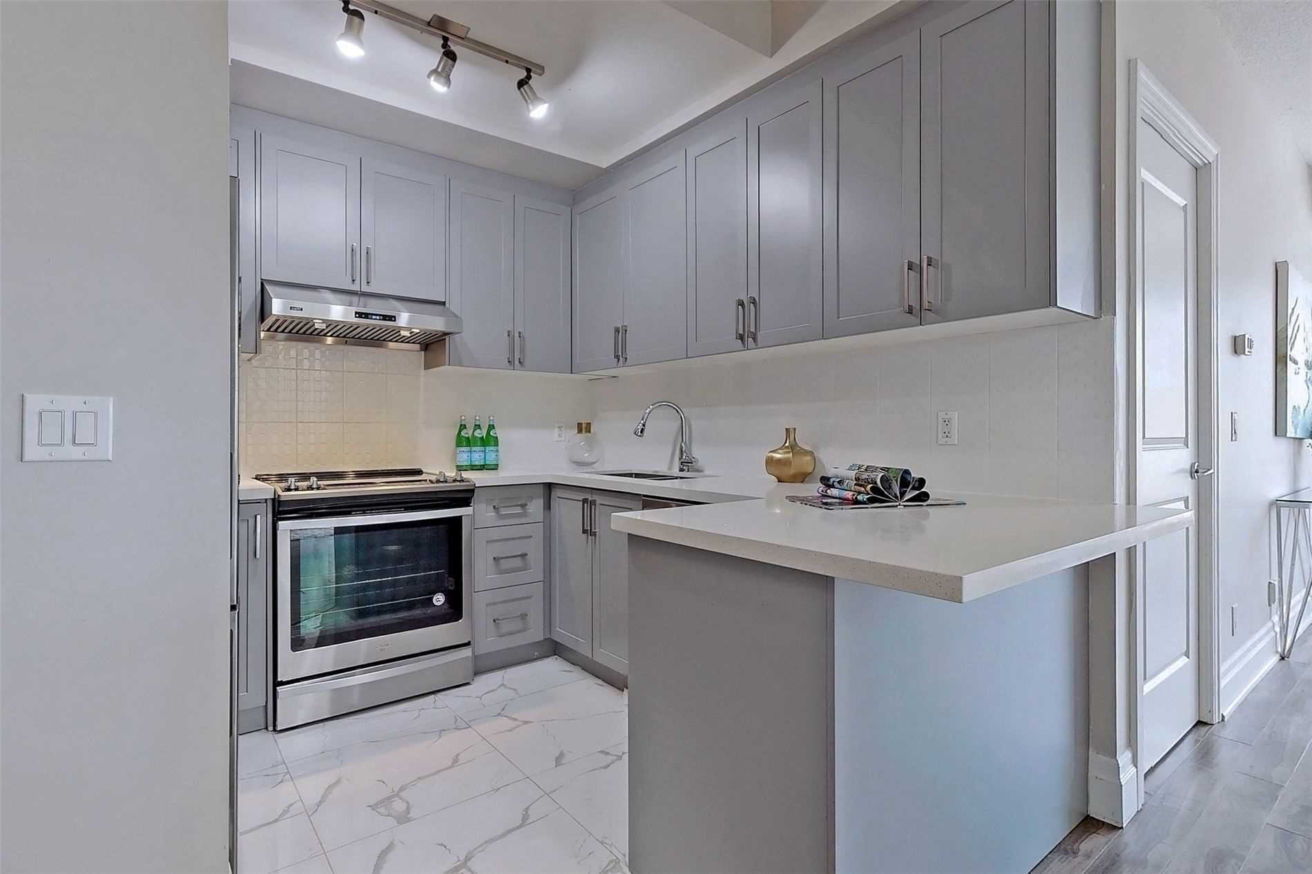 21 Upper Duke Cres, #314B