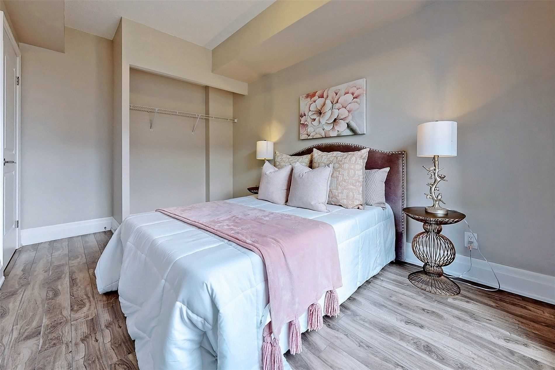 21 Upper Duke Cres, #314B