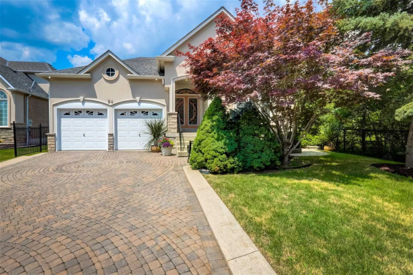 24 Queensborough Crt, Richmond Hill