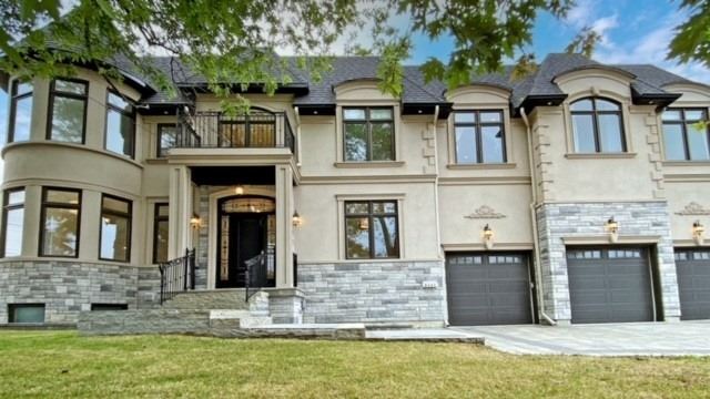9737 Bathurst St