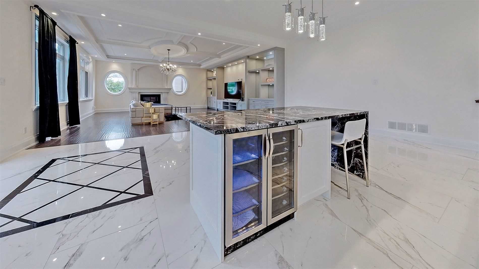 9737 Bathurst St