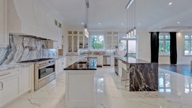9737 Bathurst St
