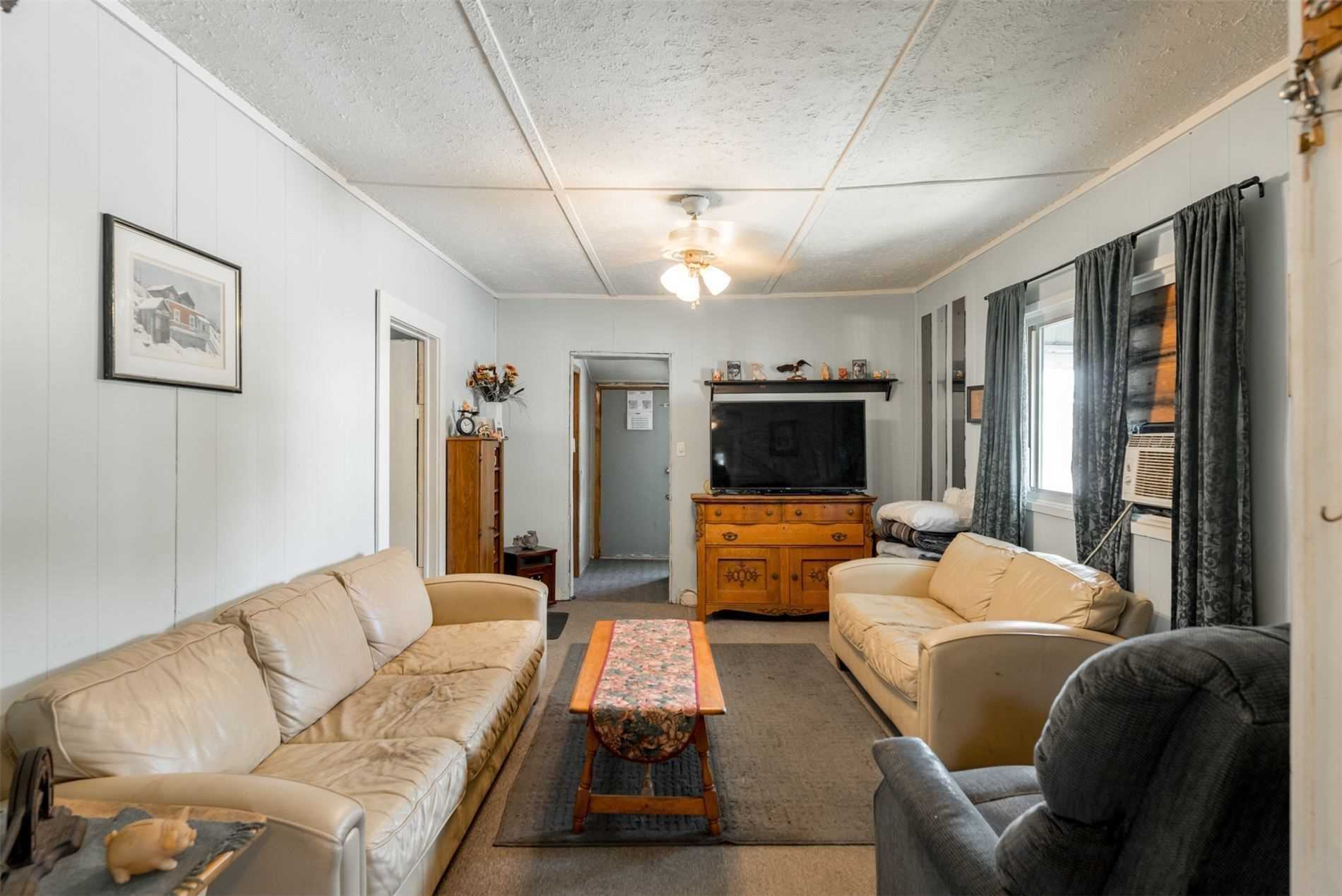 1242 Killarney Beach Rd