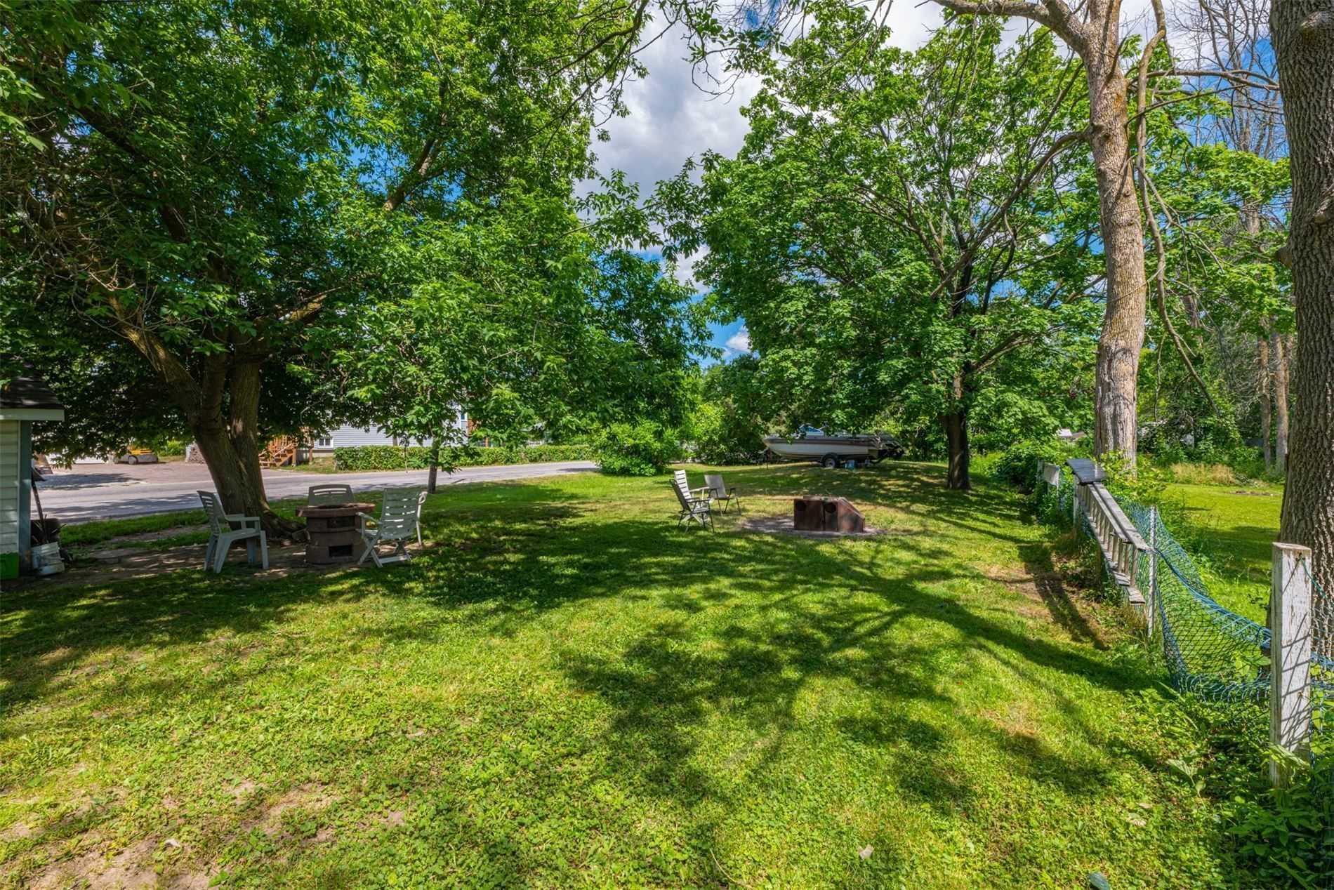 1242 Killarney Beach Rd