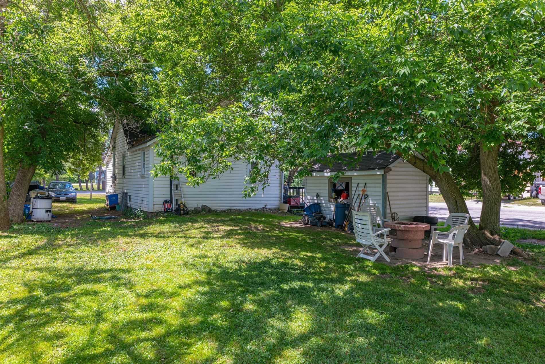 1242 Killarney Beach Rd