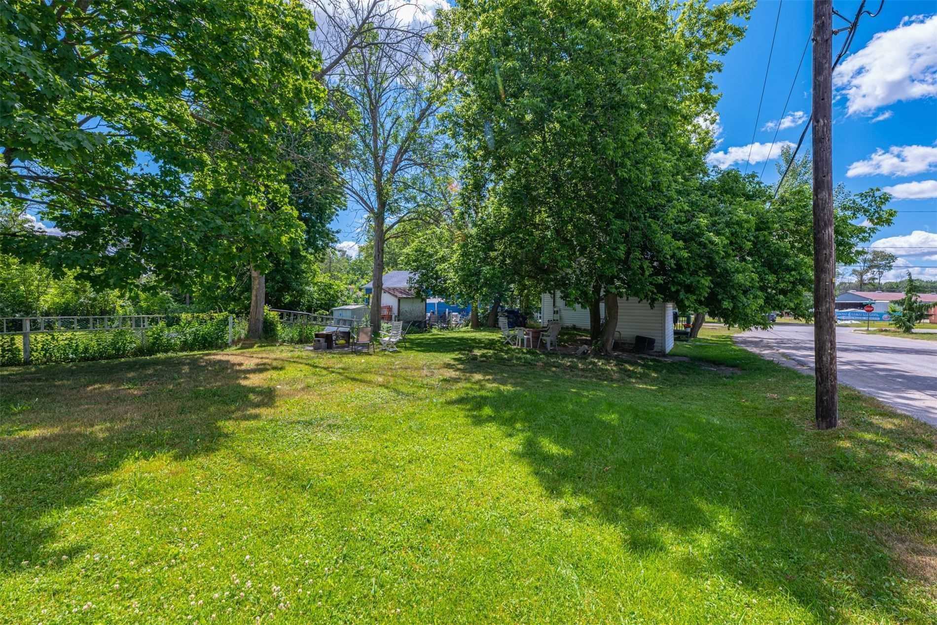 1242 Killarney Beach Rd