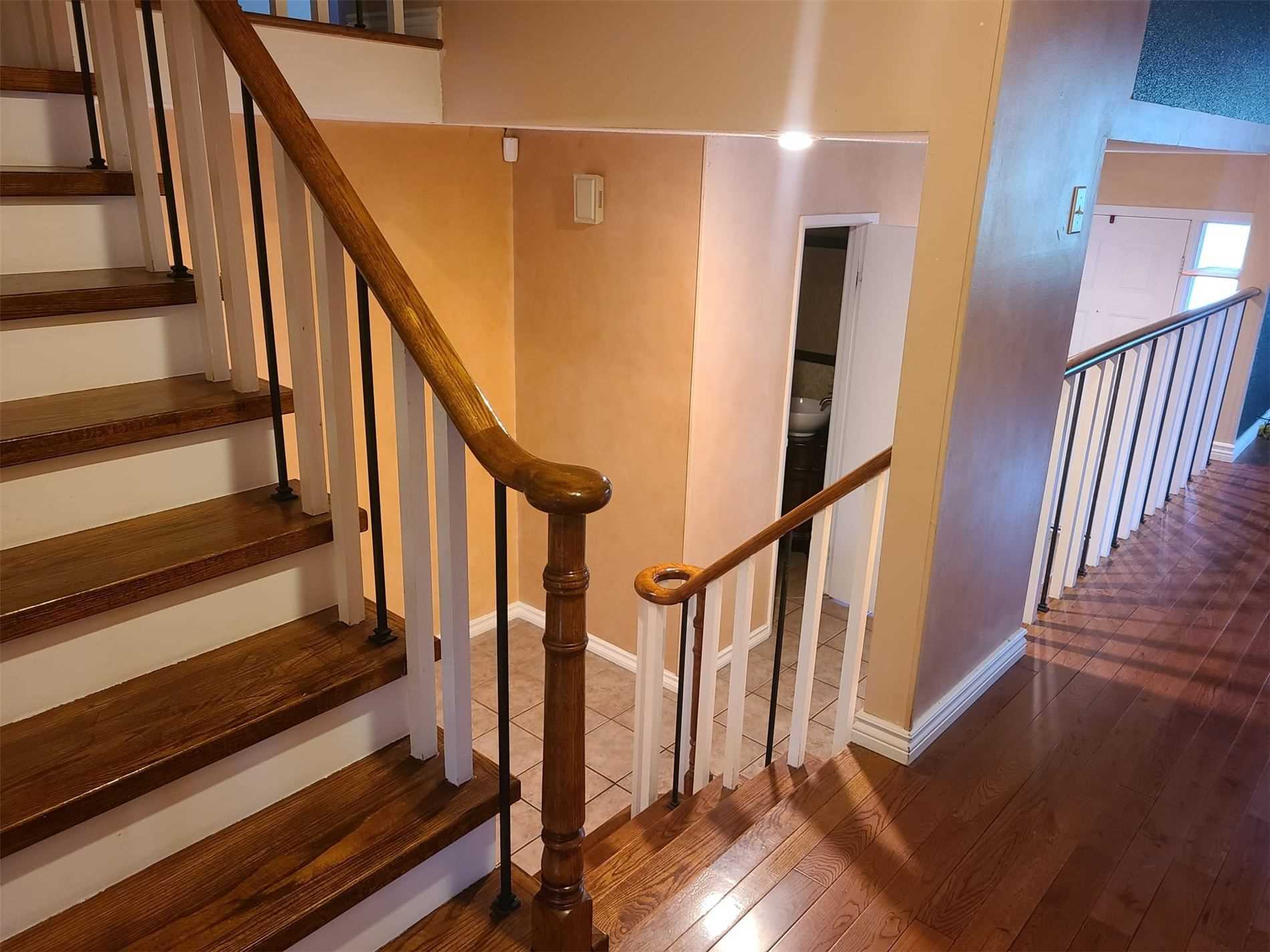 2 Eastman Cres
