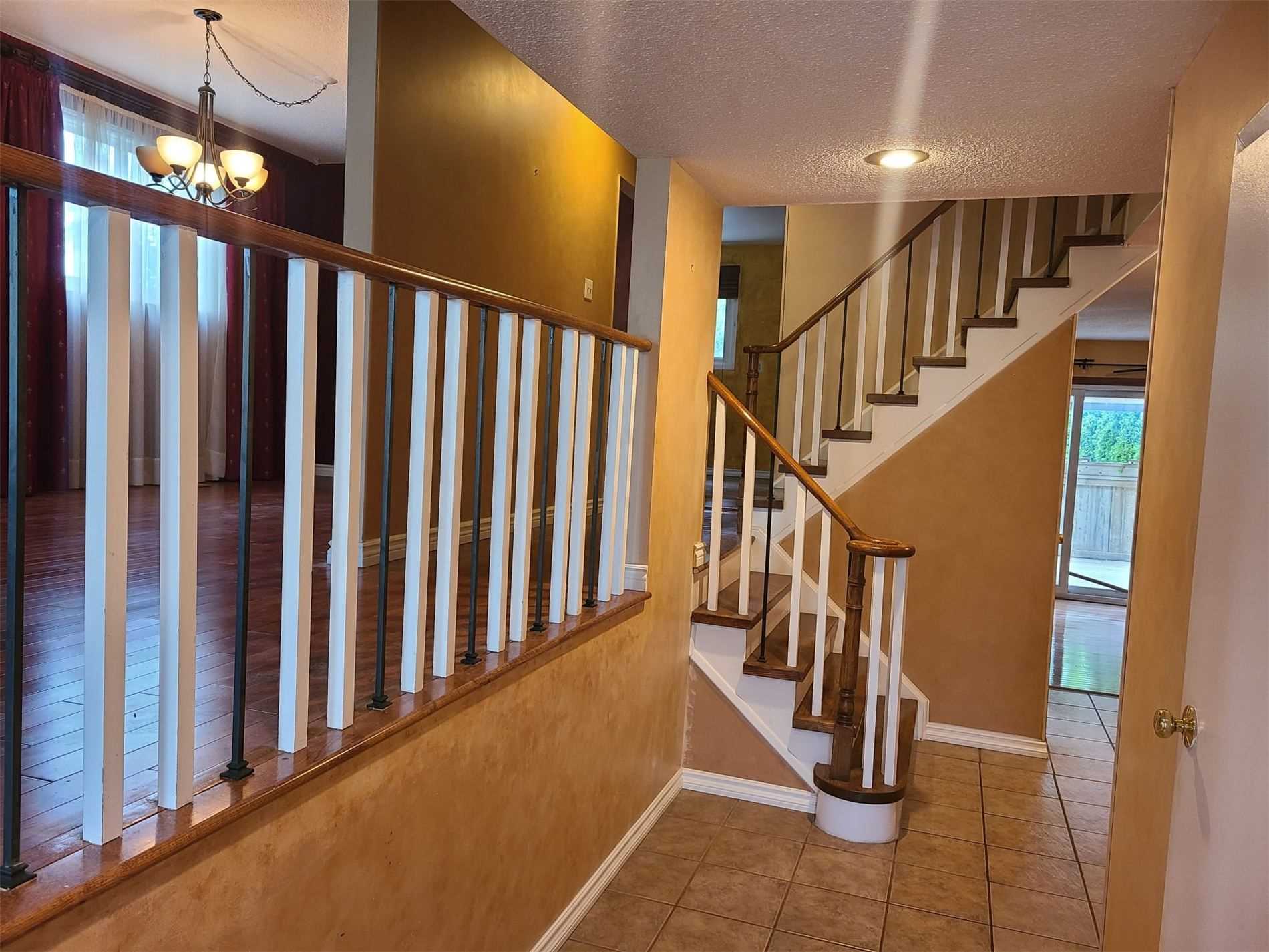 2 Eastman Cres