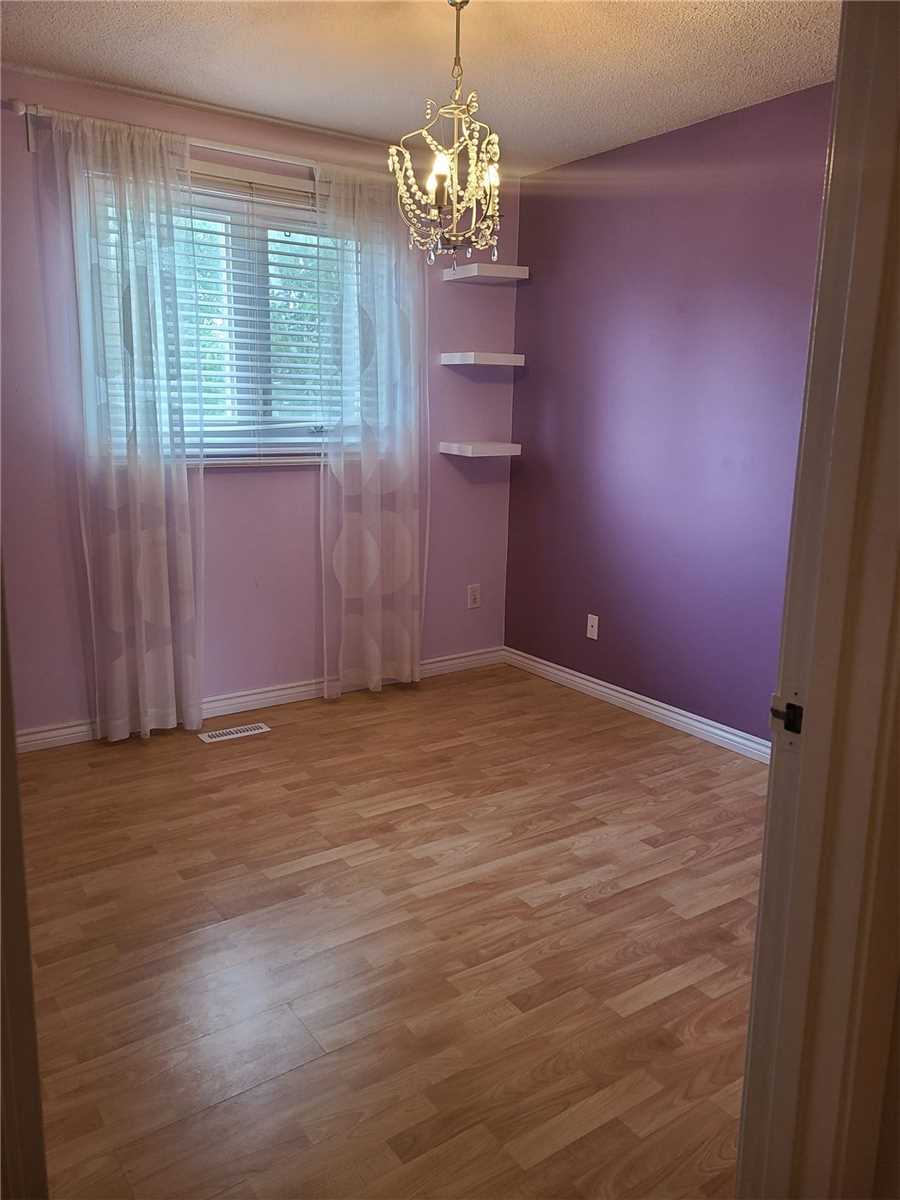 2 Eastman Cres
