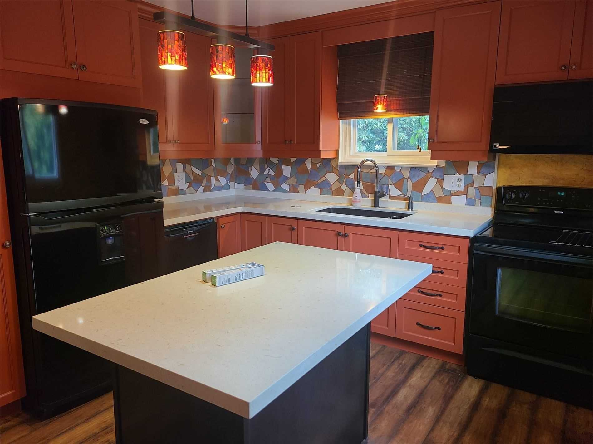 2 Eastman Cres