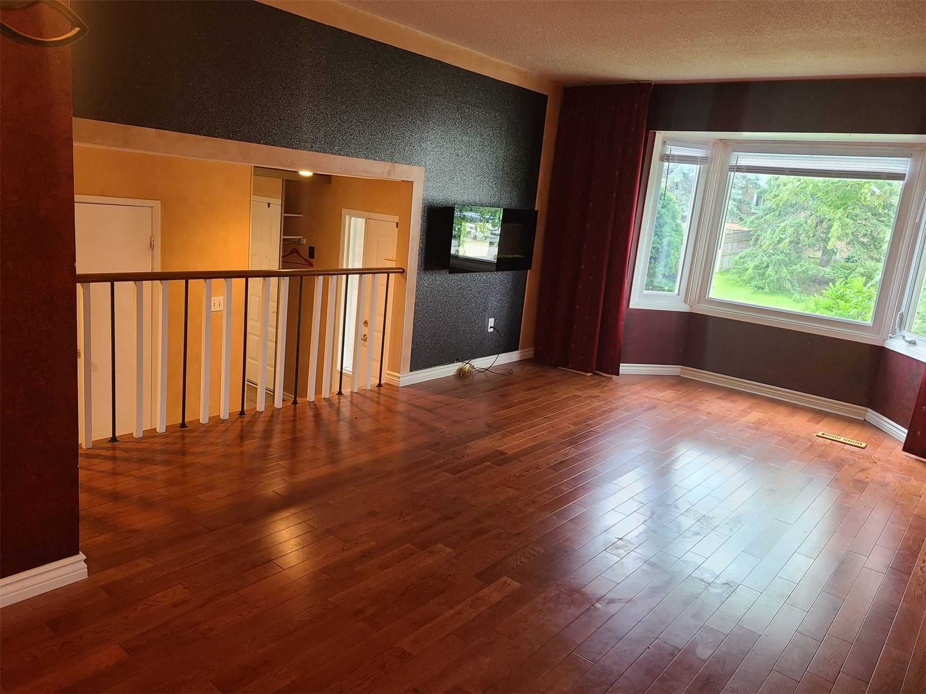 2 Eastman Cres