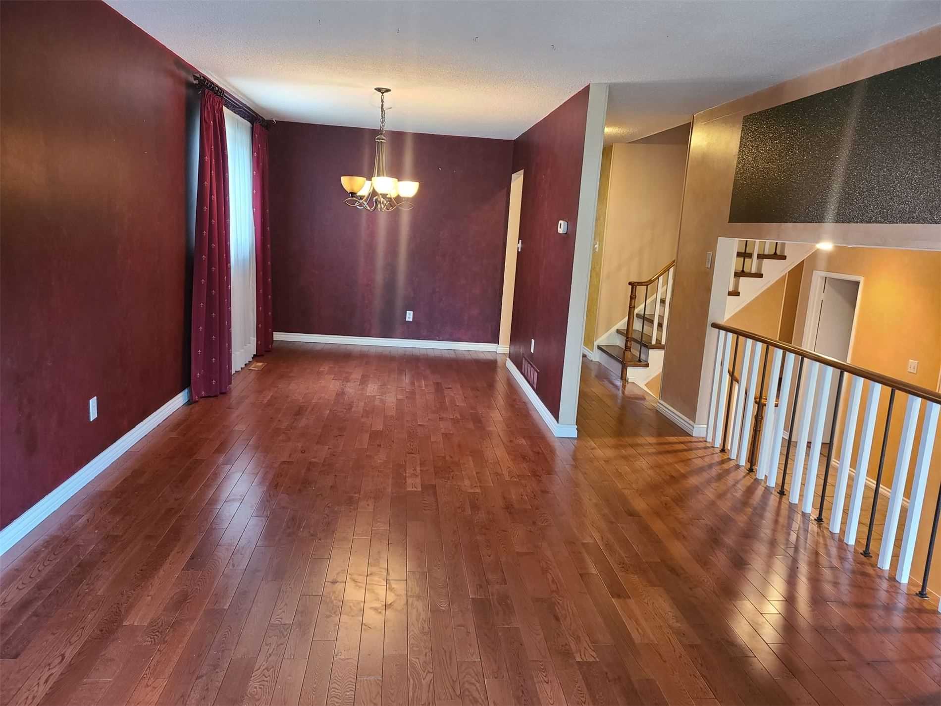 2 Eastman Cres