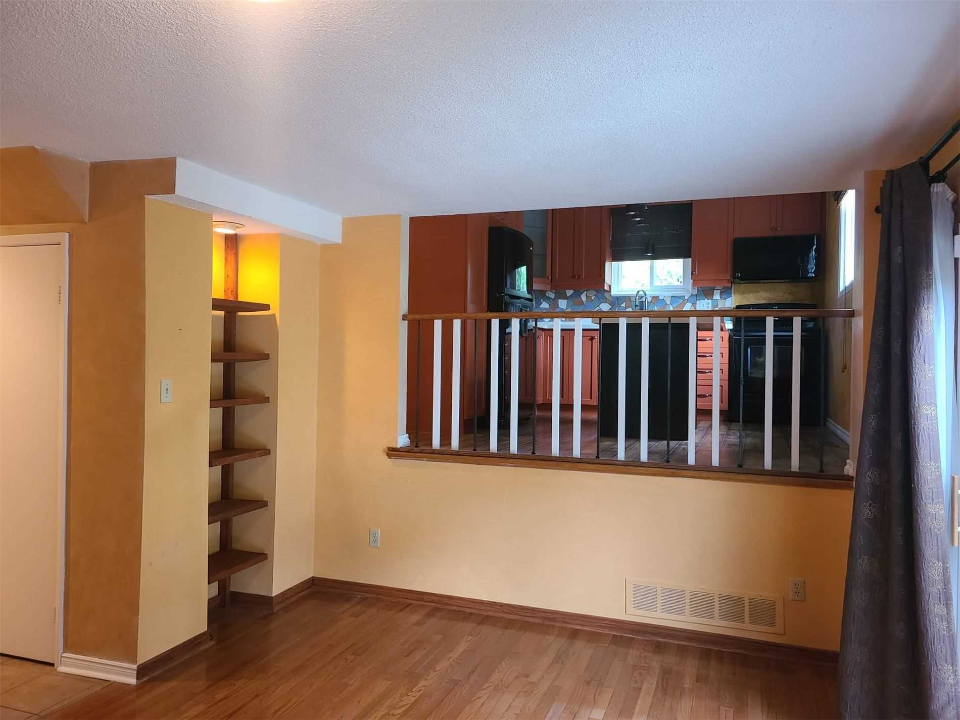 2 Eastman Cres
