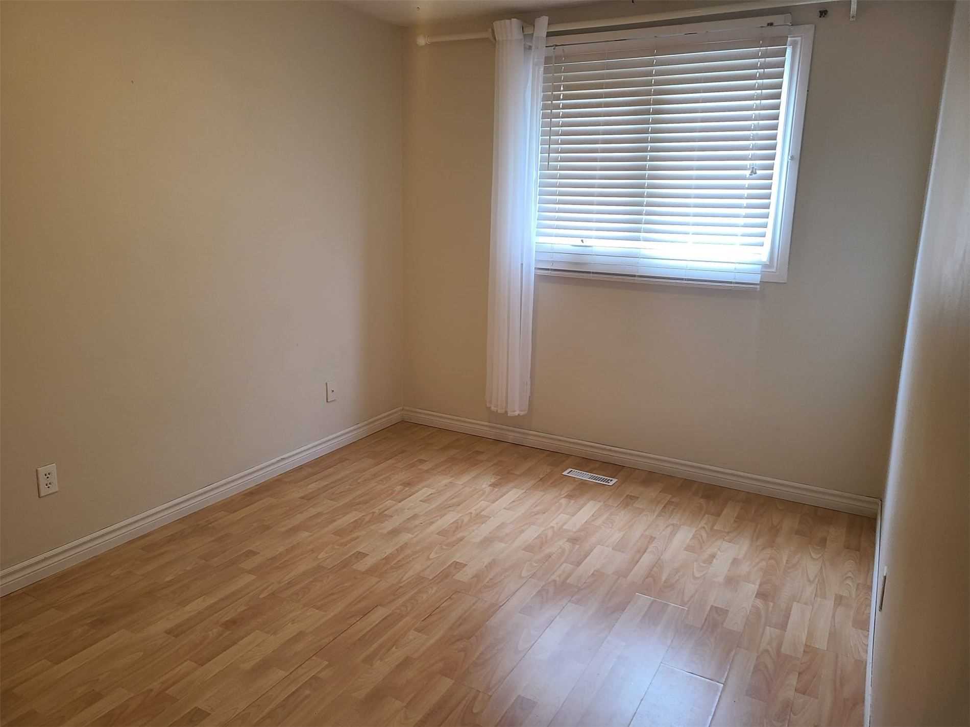 2 Eastman Cres