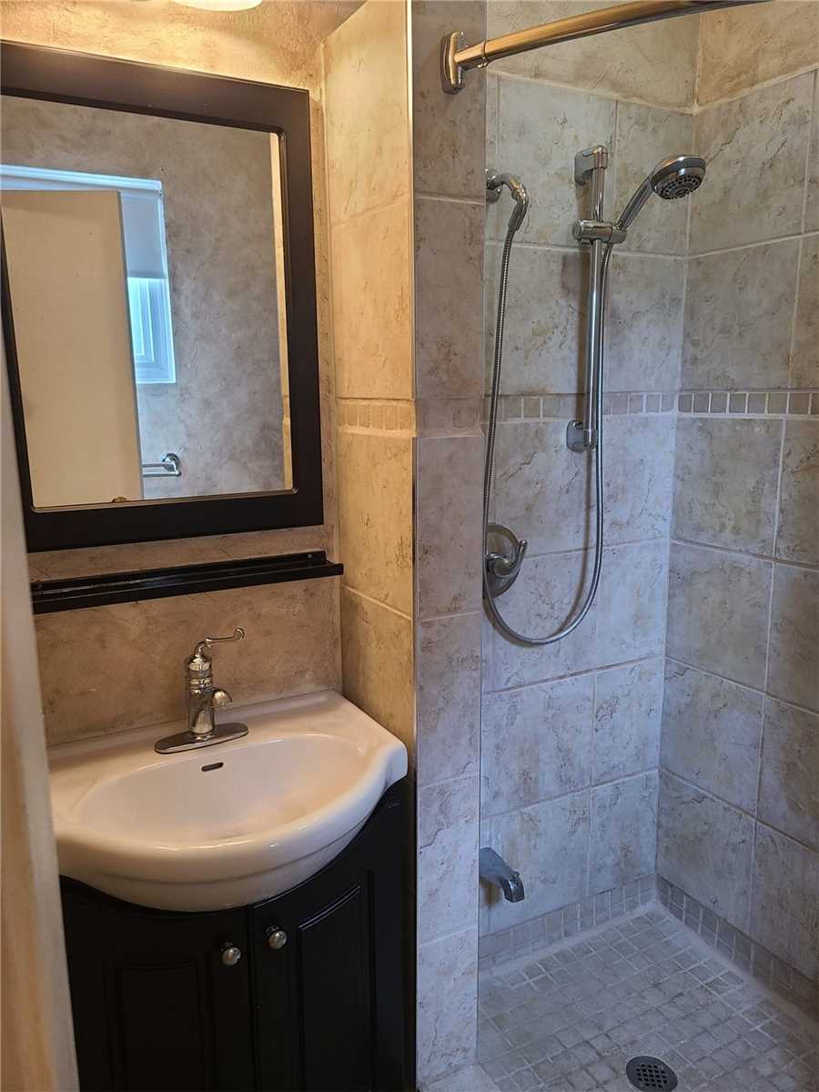 2 Eastman Cres