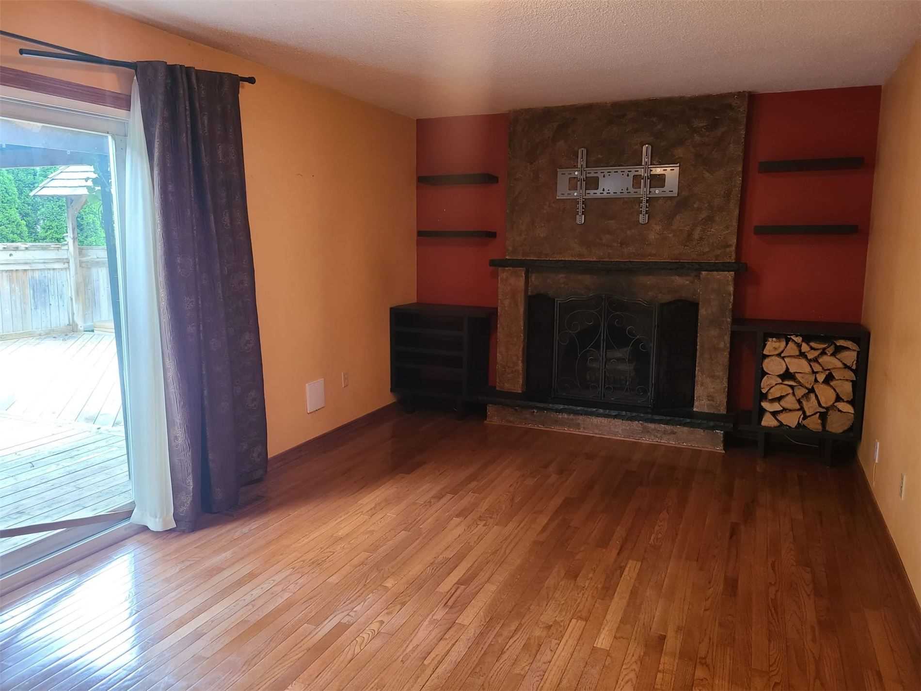 2 Eastman Cres