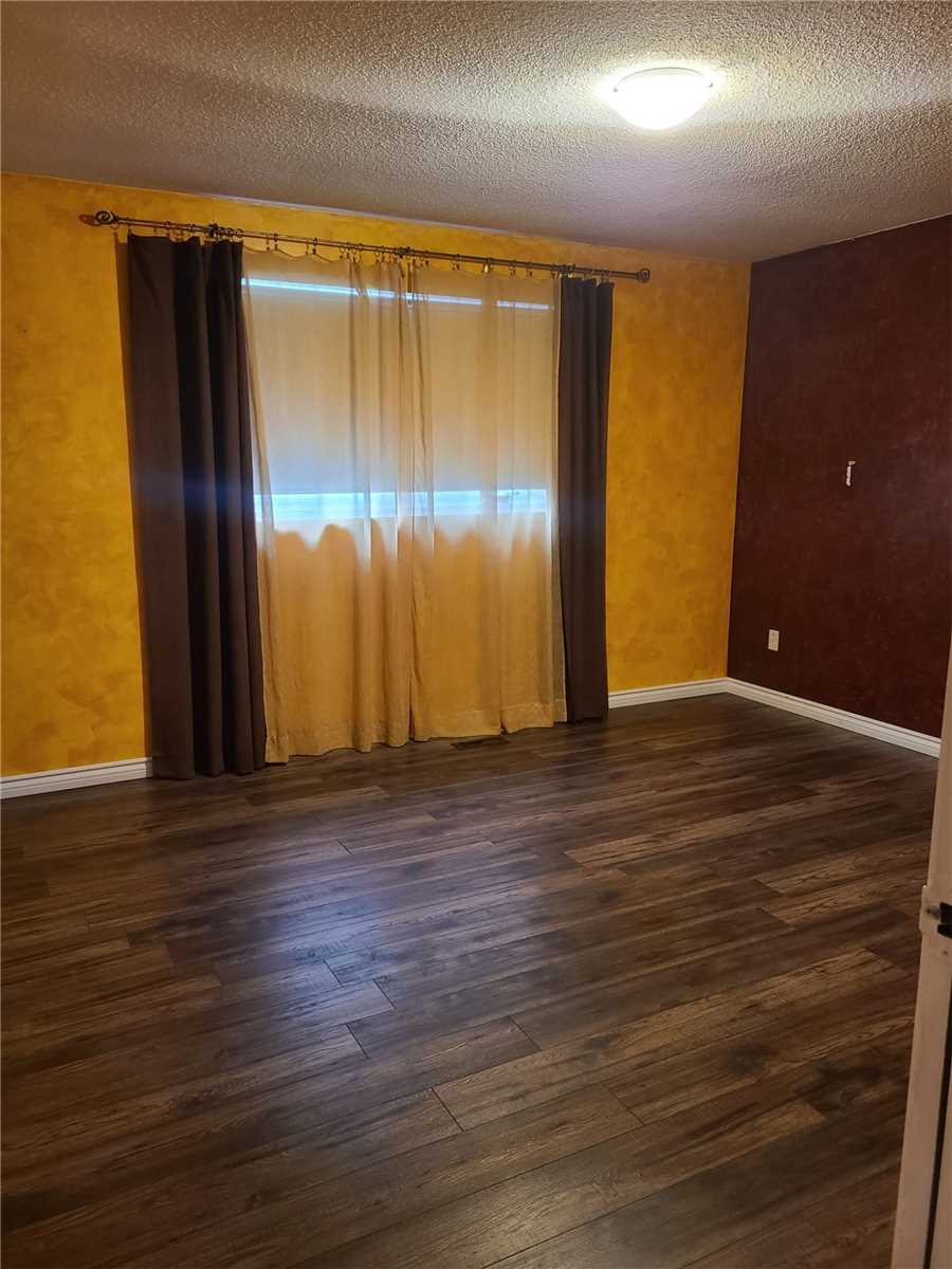 2 Eastman Cres
