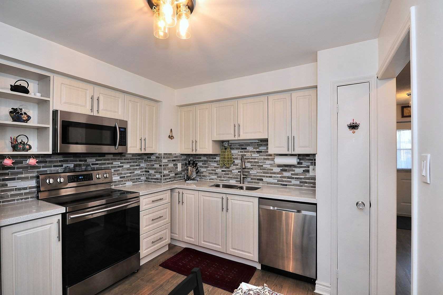 682 Gibney Cres, #17