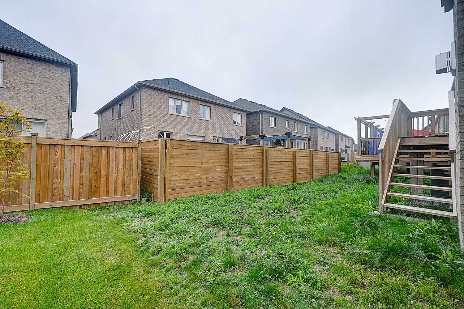 82 Walter English Dr N