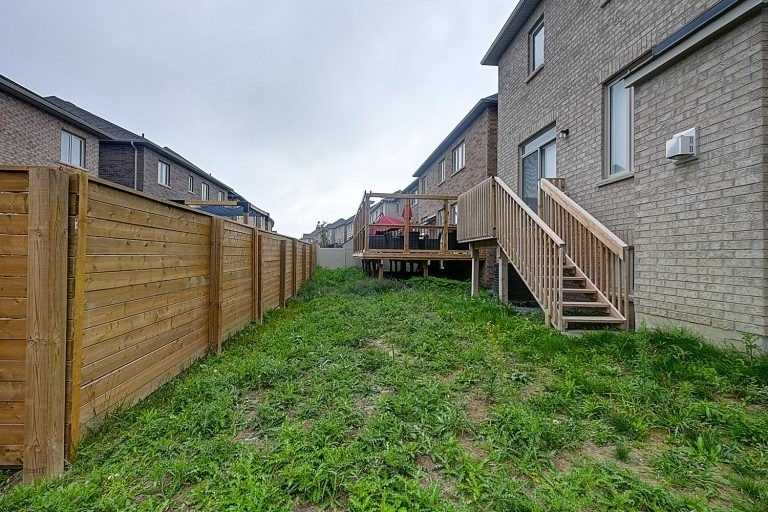 82 Walter English Dr N