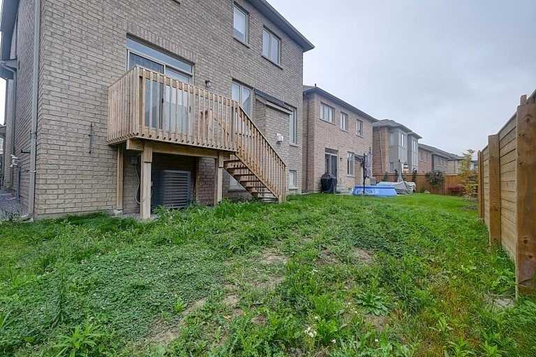 82 Walter English Dr N