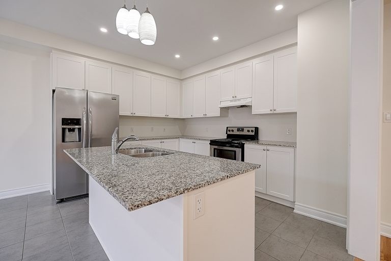 82 Walter English Dr N