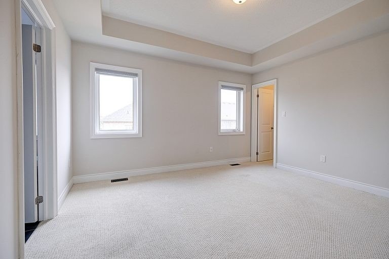 82 Walter English Dr N