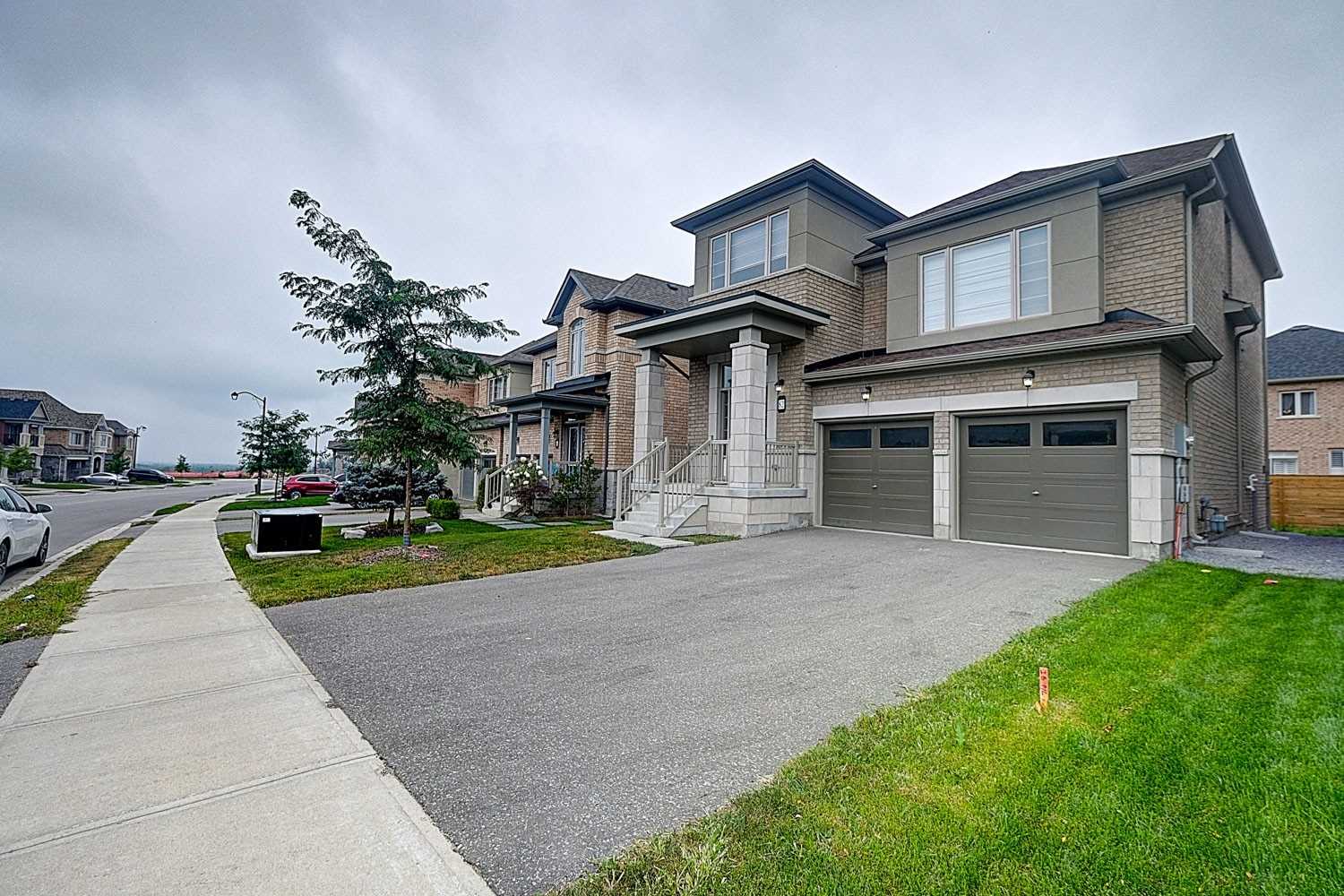 82 Walter English Dr N