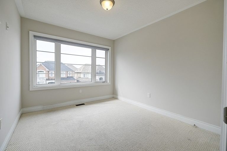 82 Walter English Dr N