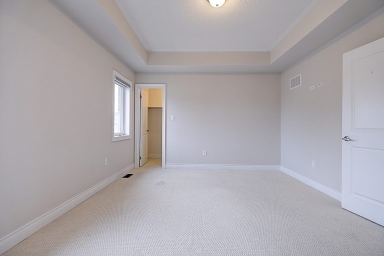 82 Walter English Dr N