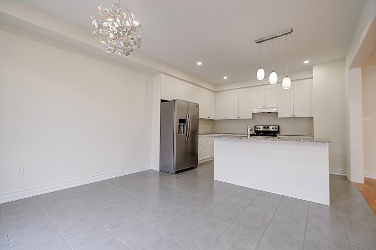82 Walter English Dr N