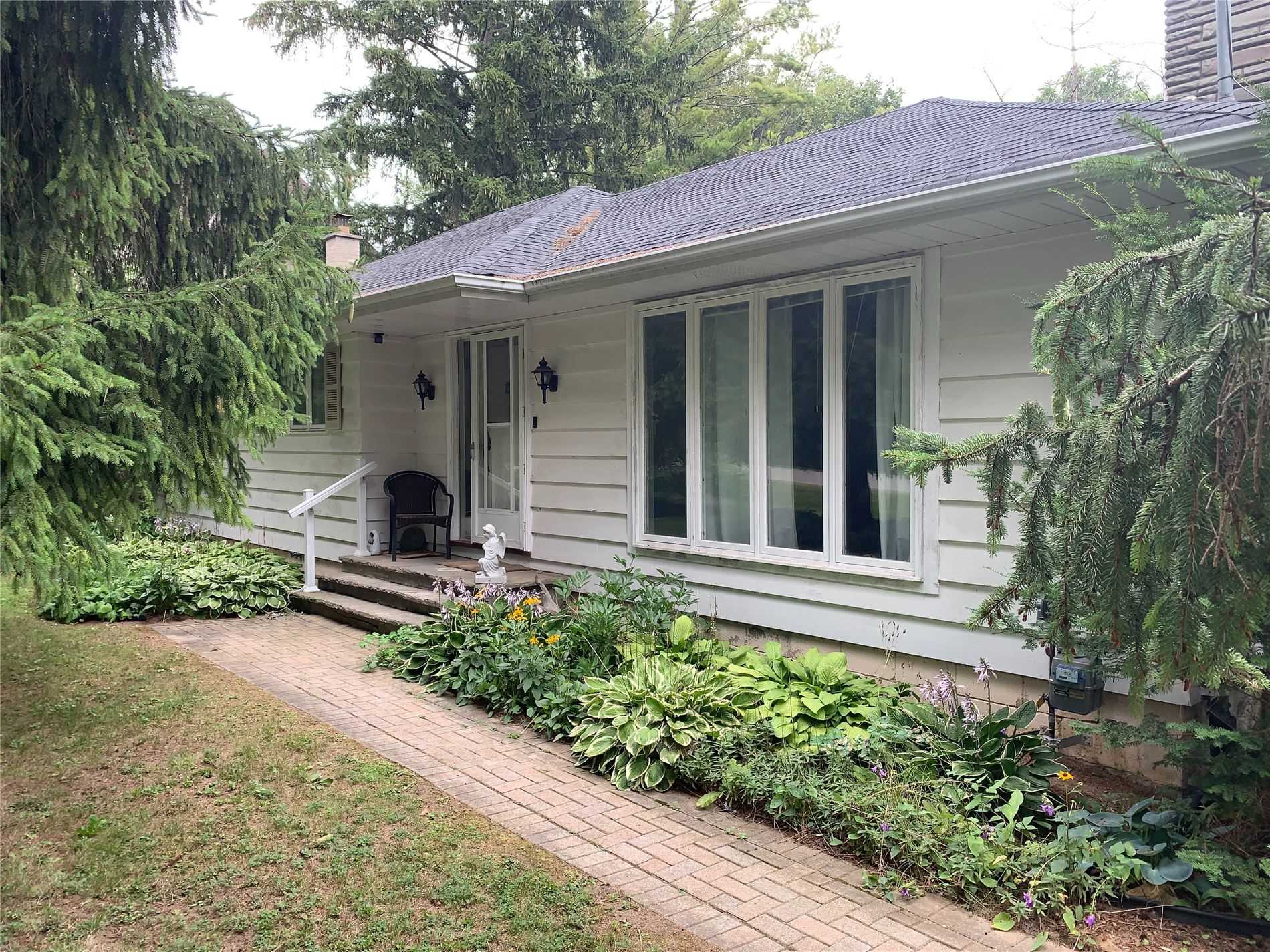 37 John St