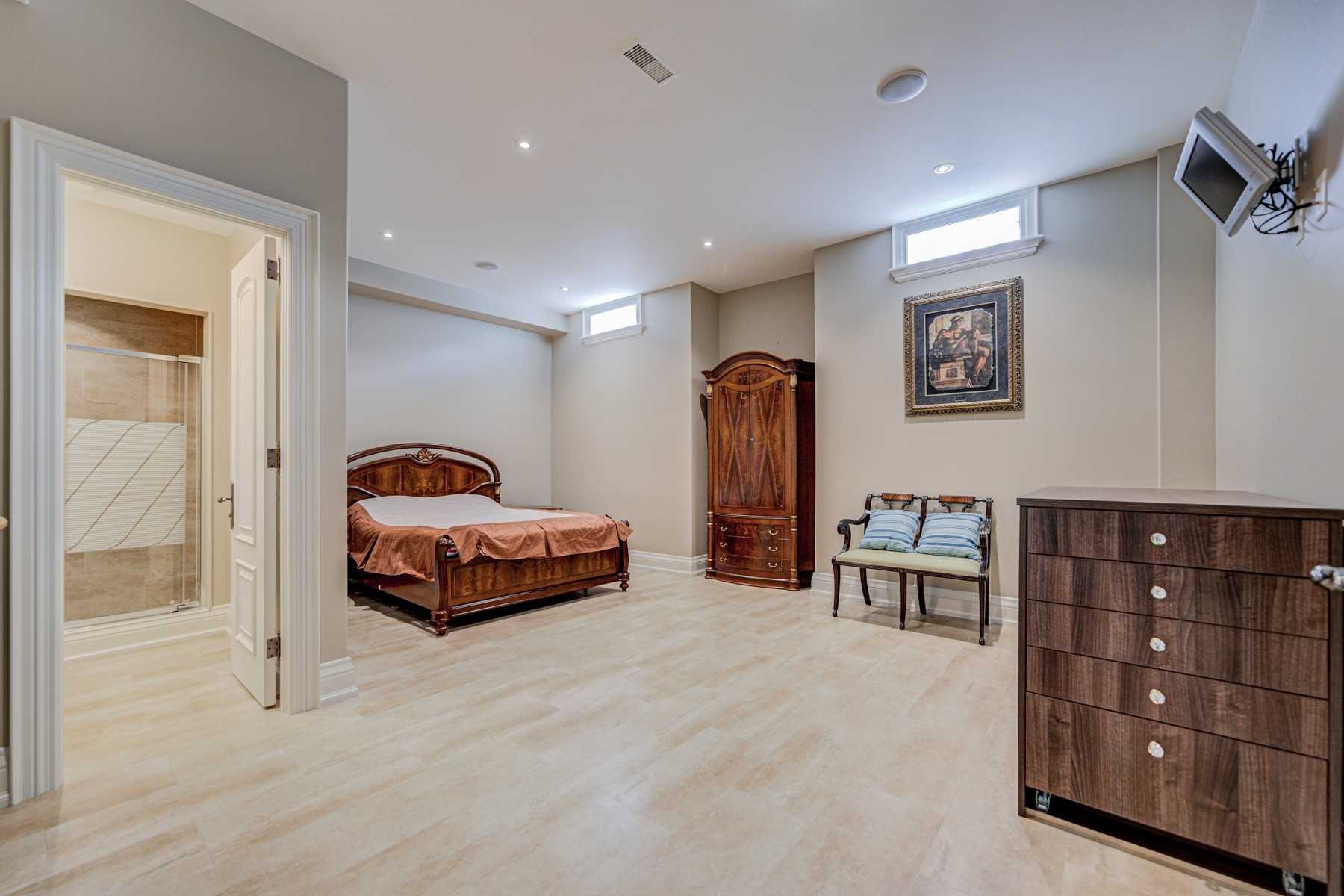 71 Grandvista Cres