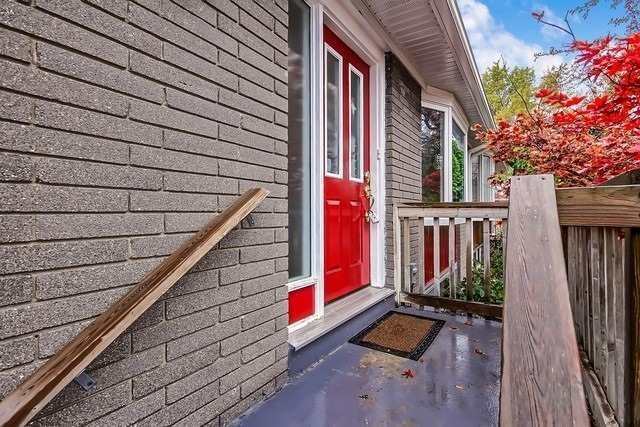 33 Longford Dr
